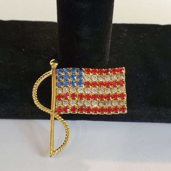Vintage USA American Flag Brooch Pin Intricate Enamel Rhinestones Gold Tone - Picture 2 of 7